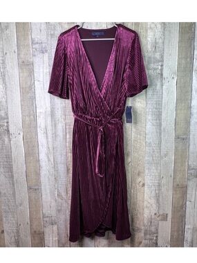 Rachel Rachel Roy Size 2X Burgundy Short Sleeve VNeck Wrap Surplice Pepl…